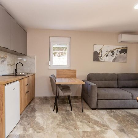 Posejdon Lux Apartment Utjeha Bagian luar foto