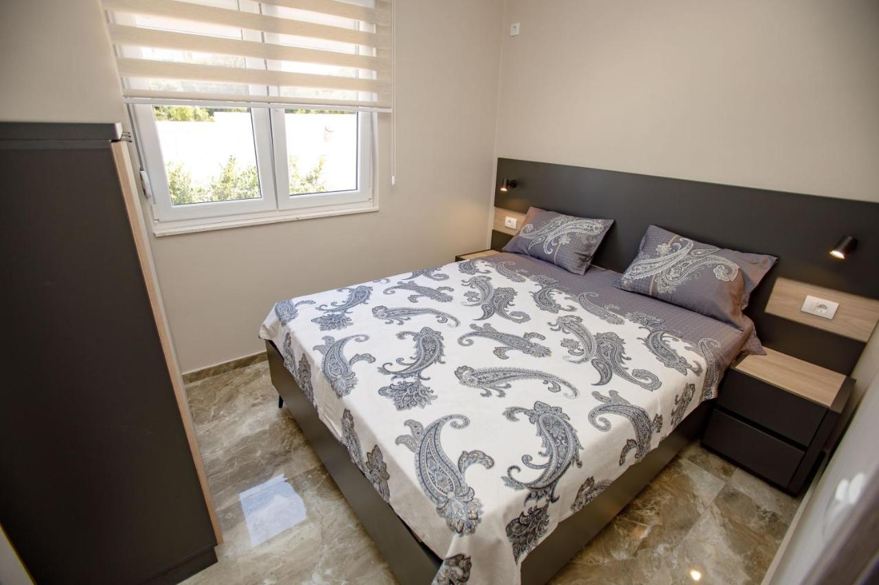 Posejdon Lux Apartment Utjeha Bagian luar foto