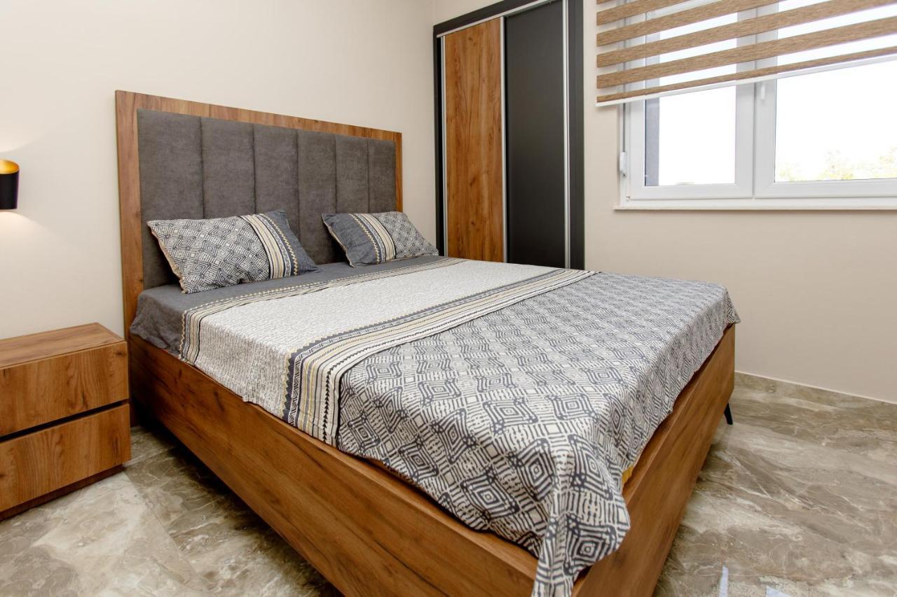 Posejdon Lux Apartment Utjeha Bagian luar foto