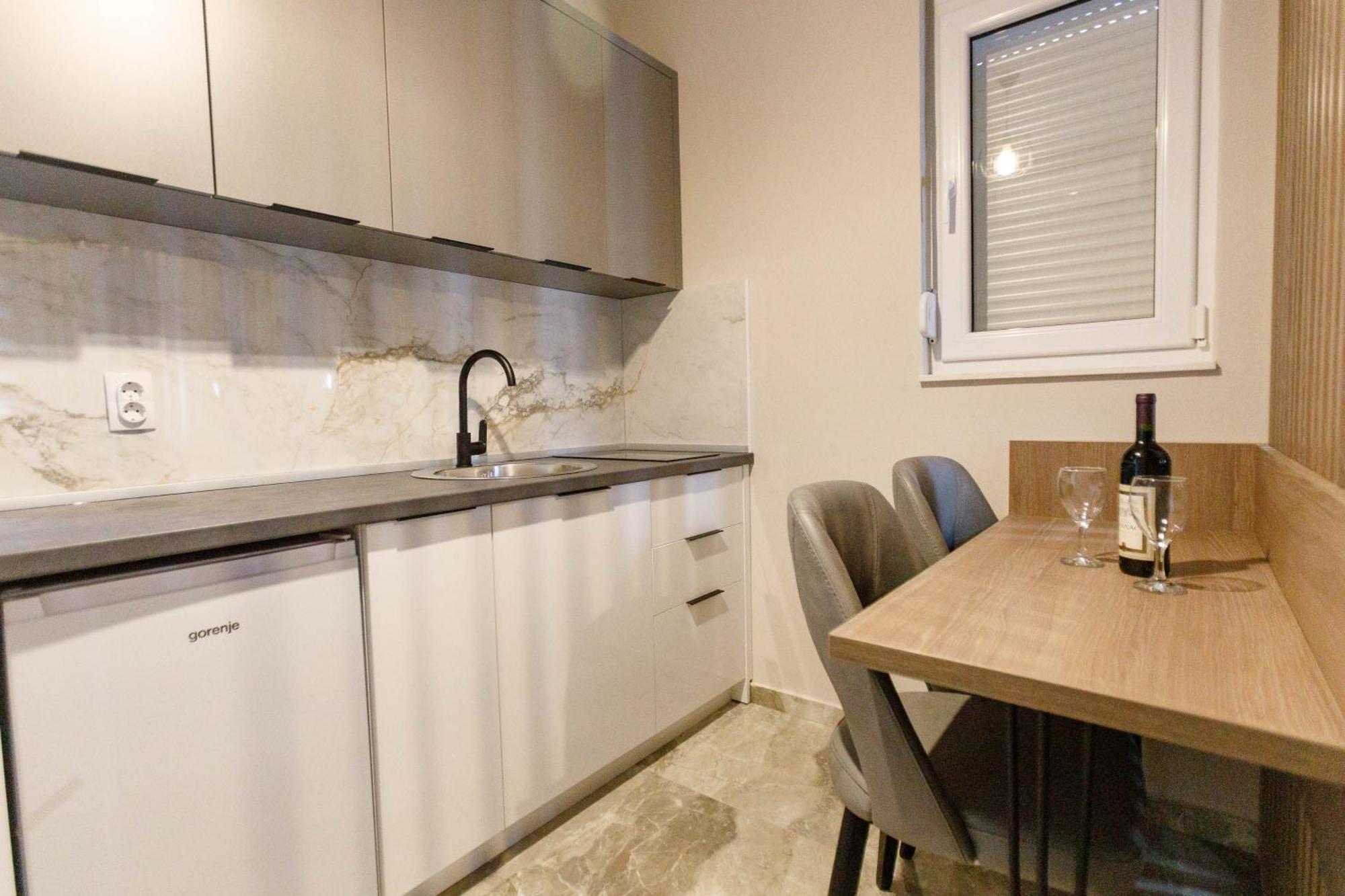Posejdon Lux Apartment Utjeha Bagian luar foto